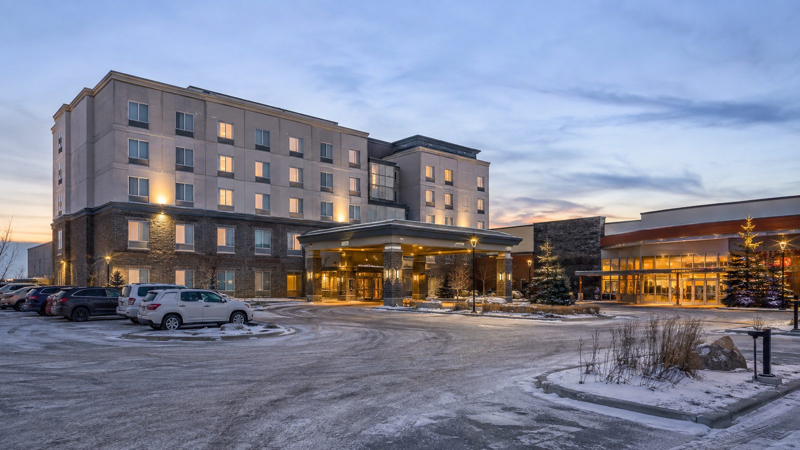 Façade photoréaliste d'un casino-hôtel canadien au crépuscule